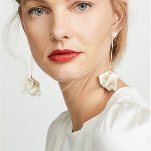 SHASHI Petunia Earrings